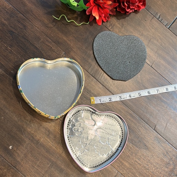 Heart Shaped Brighton Collection Tin Medium Size - Picture 13 of 16